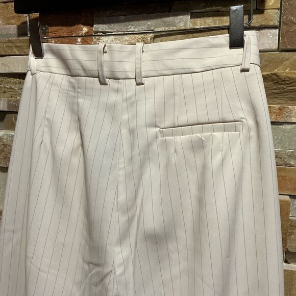 The Frankie Shop Men's Light Beige Pleated Trousers - Picture 5 of 9